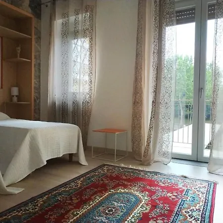 Midway Downtown-railway Station Apartman Verona